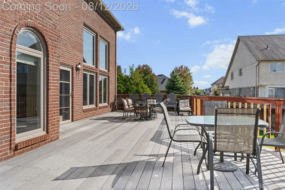 49501 Sandra Drive Shelby Charter Township, MI 48315