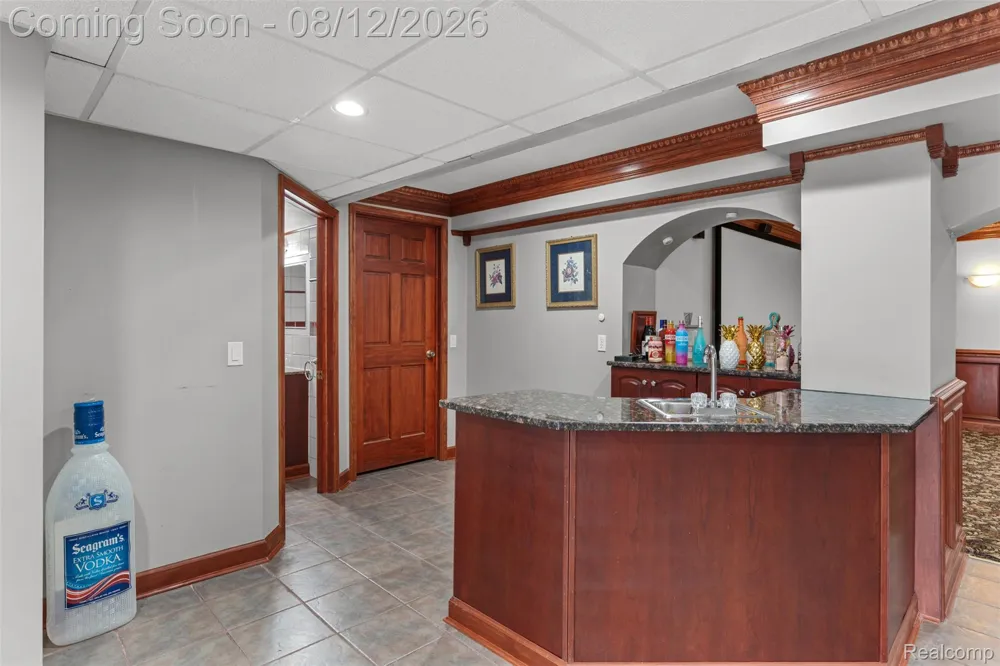 49501 Sandra Drive Shelby Charter Township, MI 48315