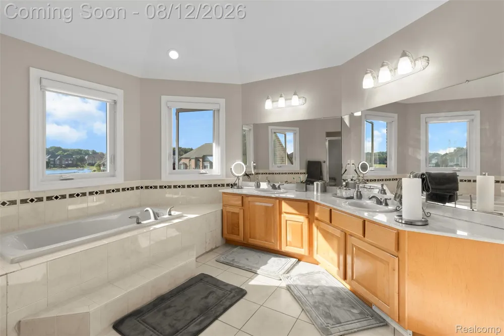 49501 Sandra Drive Shelby Charter Township, MI 48315