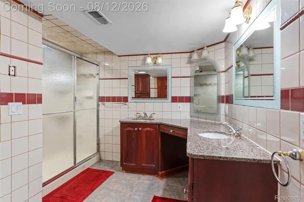 49501 Sandra Drive Shelby Charter Township, MI 48315
