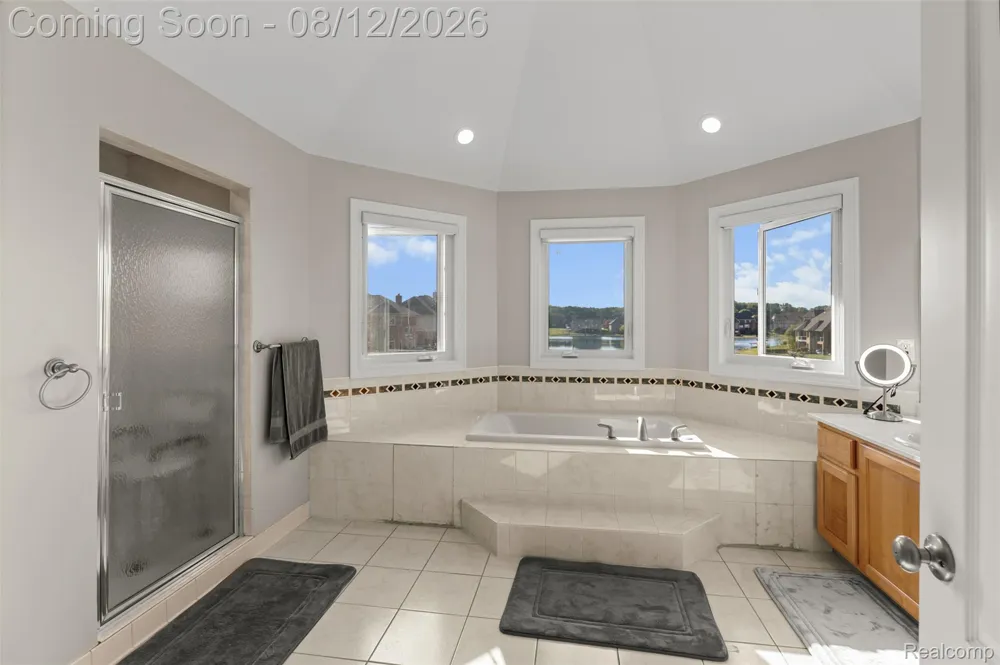 49501 Sandra Drive Shelby Charter Township, MI 48315