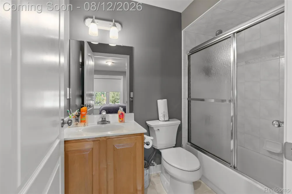 49501 Sandra Drive Shelby Charter Township, MI 48315