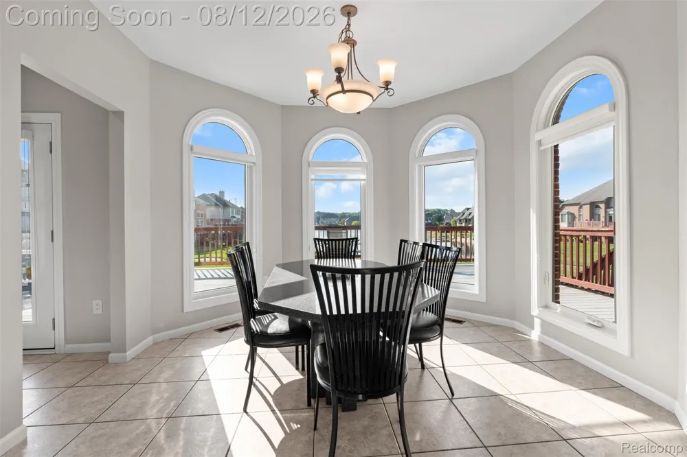 49501 Sandra Drive Shelby Charter Township, MI 48315