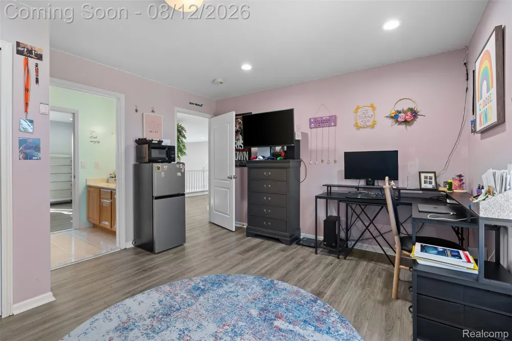 49501 Sandra Drive Shelby Charter Township, MI 48315