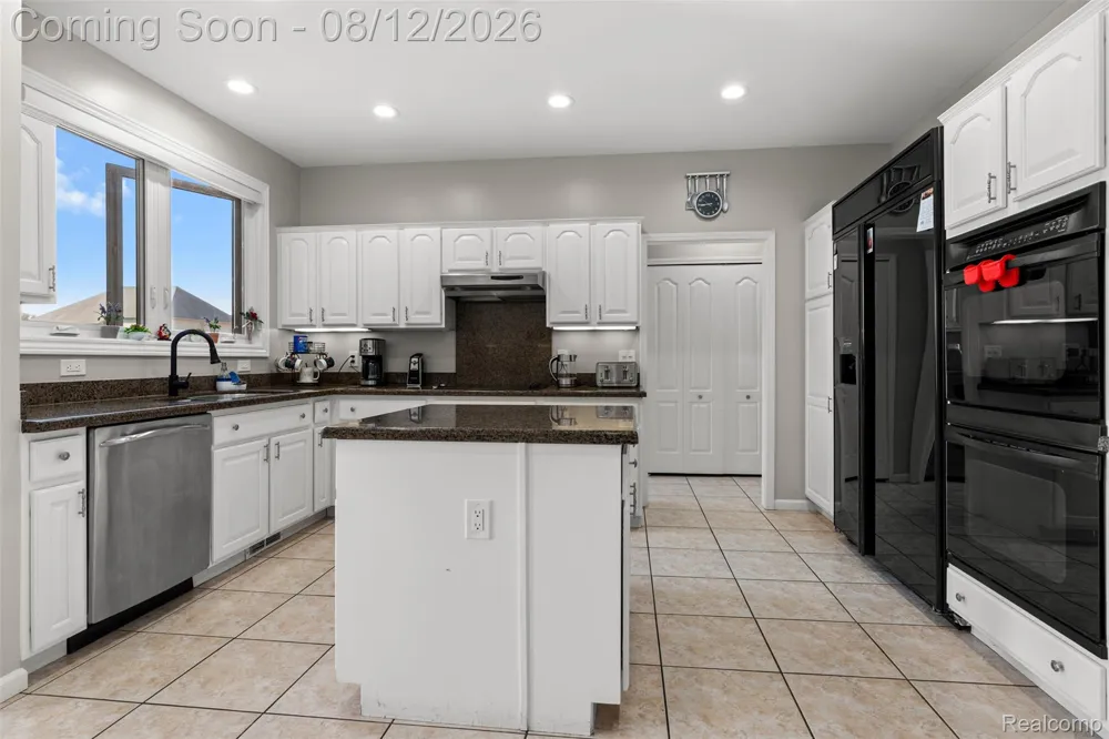 49501 Sandra Drive Shelby Charter Township, MI 48315