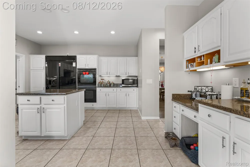 49501 Sandra Drive Shelby Charter Township, MI 48315
