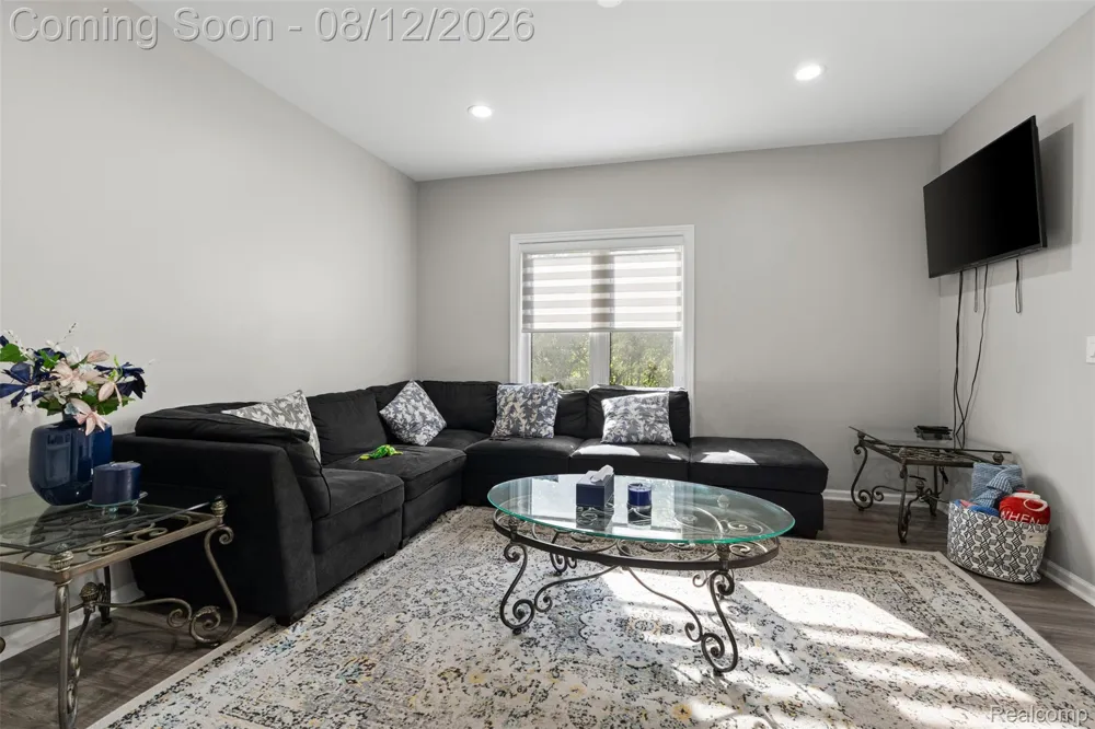 49501 Sandra Drive Shelby Charter Township, MI 48315