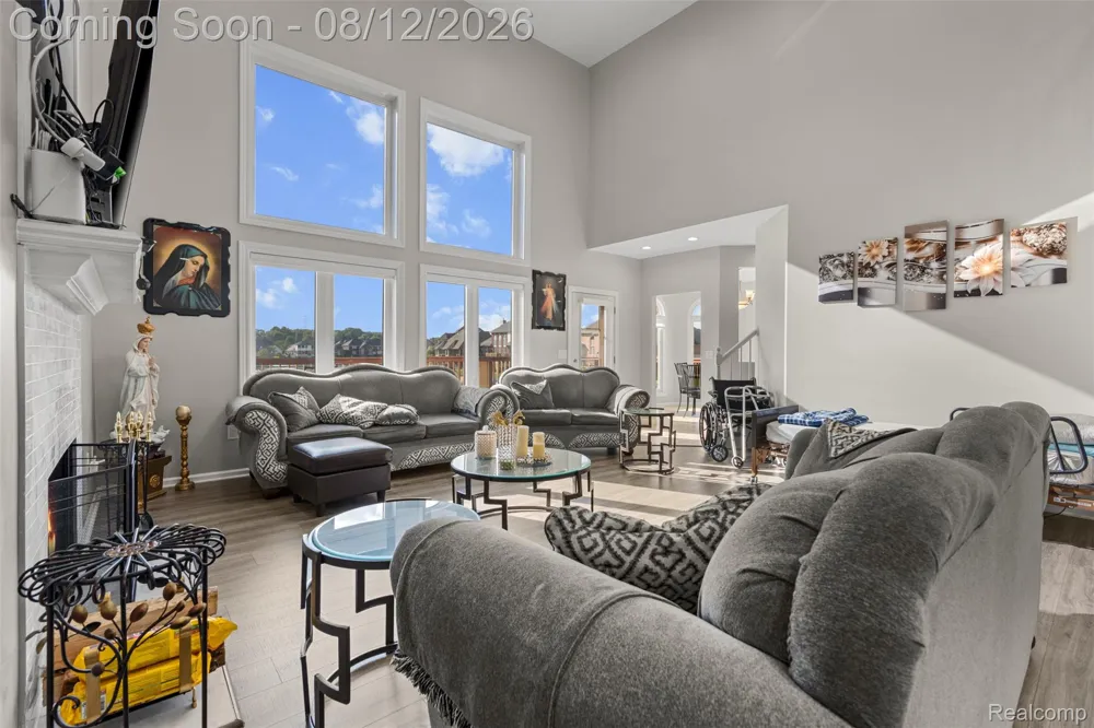 49501 Sandra Drive Shelby Charter Township, MI 48315