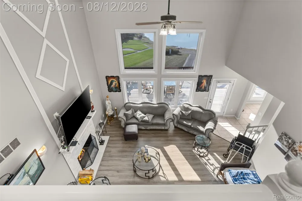 49501 Sandra Drive Shelby Charter Township, MI 48315