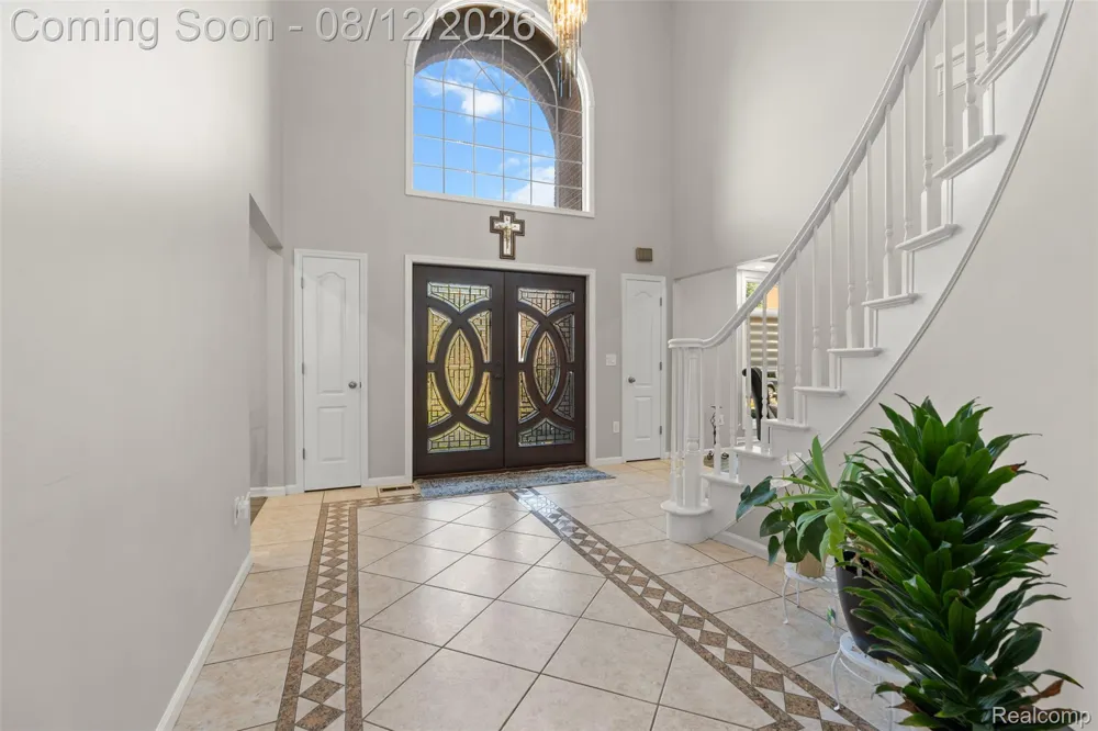 49501 Sandra Drive Shelby Charter Township, MI 48315