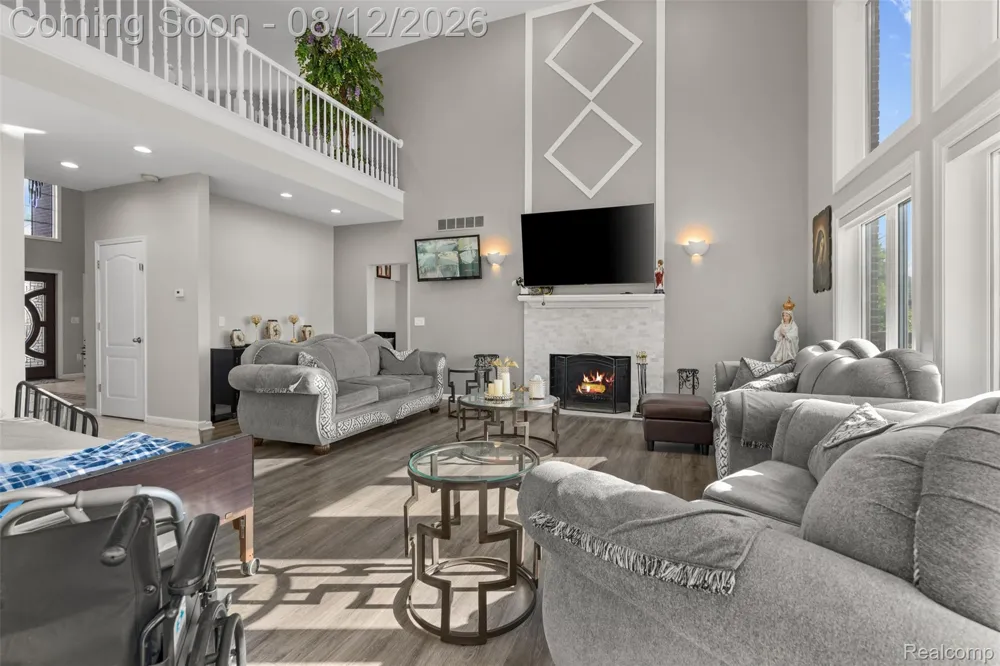 49501 Sandra Drive Shelby Charter Township, MI 48315