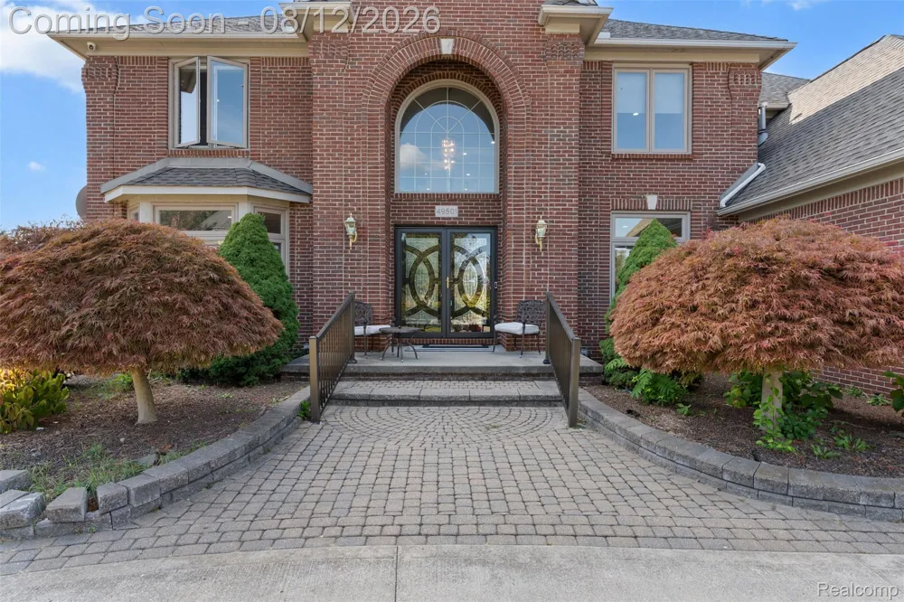49501 Sandra Drive Shelby Charter Township, MI 48315