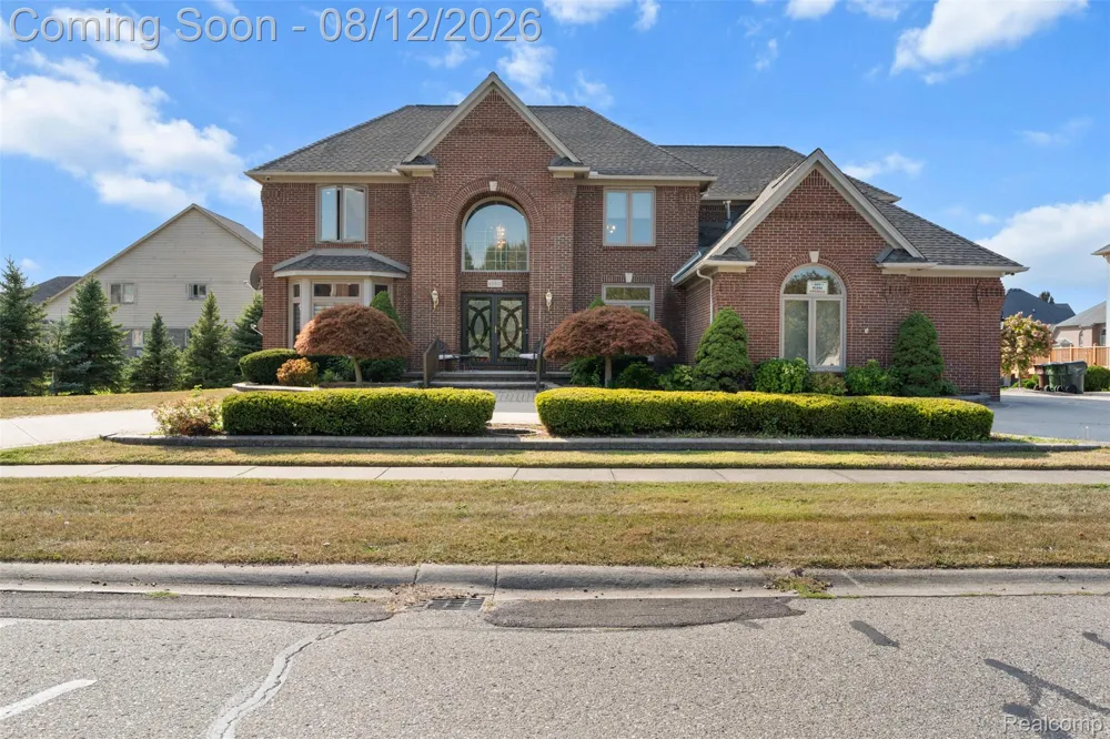 49501 Sandra Drive Shelby Charter Township, MI 48315