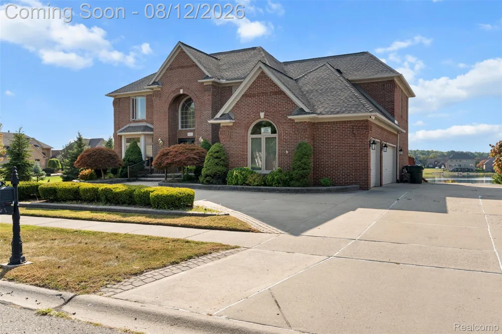 49501 Sandra Drive Shelby Charter Township, MI 48315