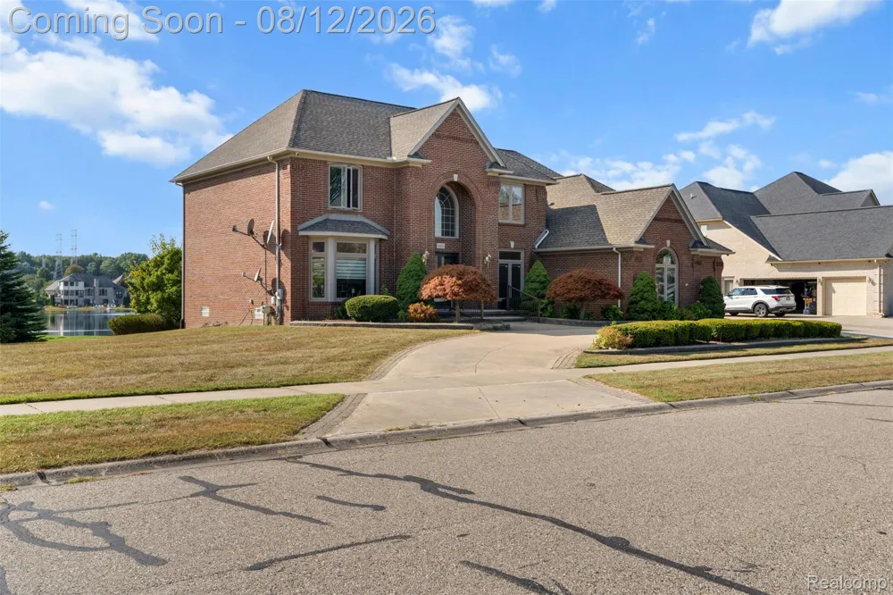 49501 Sandra Drive Shelby Charter Township, MI 48315