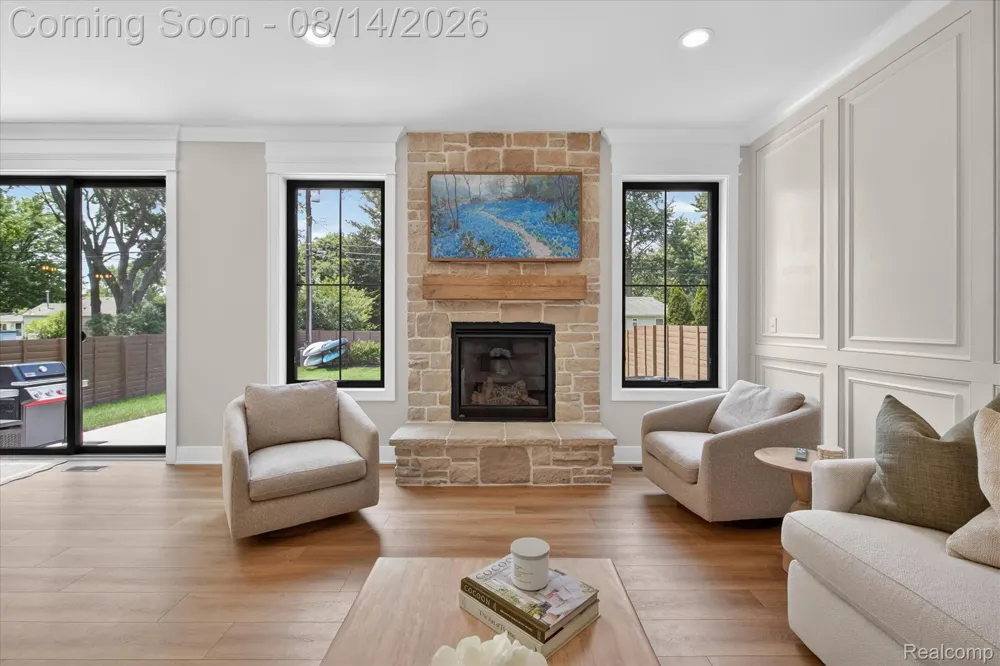 9295 Elmhurst Avenue Plymouth Charter Township, MI 48170