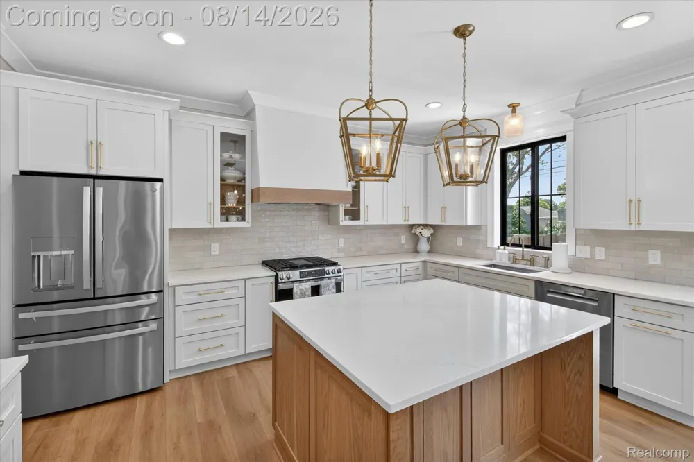9295 Elmhurst Avenue Plymouth Charter Township, MI 48170