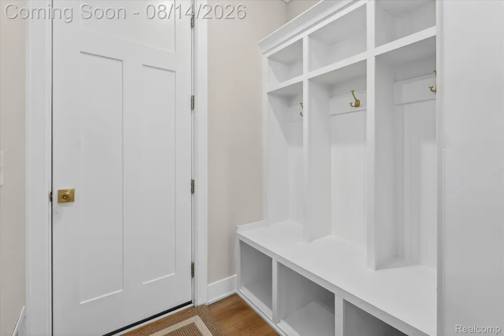 9295 Elmhurst Avenue Plymouth Charter Township, MI 48170