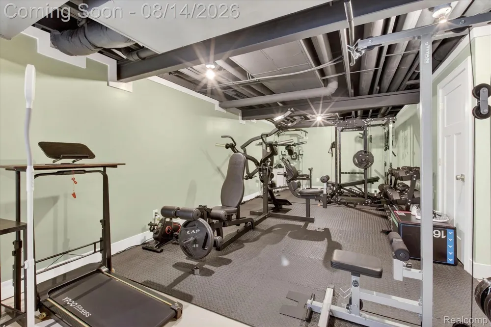 9295 Elmhurst Avenue Plymouth Charter Township, MI 48170