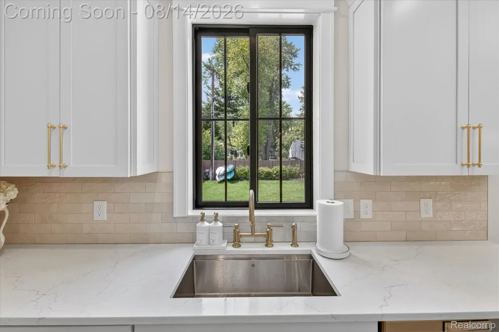 9295 Elmhurst Avenue Plymouth Charter Township, MI 48170