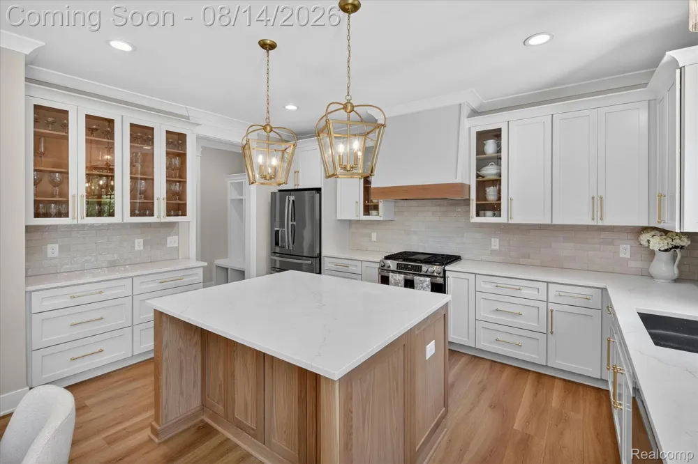 9295 Elmhurst Avenue Plymouth Charter Township, MI 48170