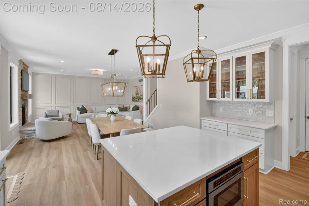 9295 Elmhurst Avenue Plymouth Charter Township, MI 48170