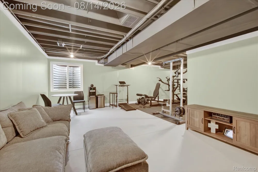 9295 Elmhurst Avenue Plymouth Charter Township, MI 48170