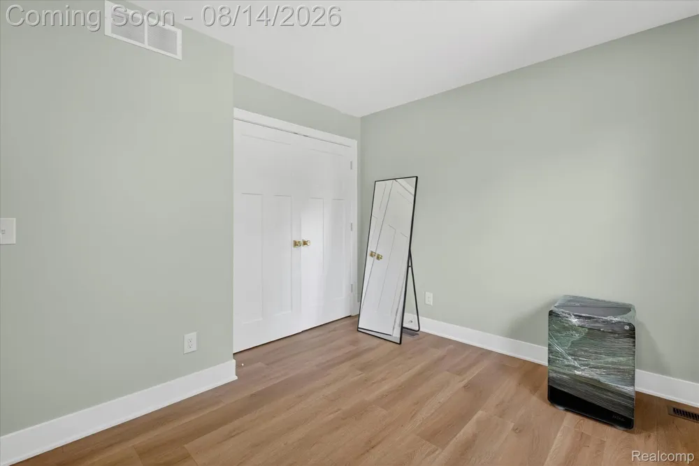 9295 Elmhurst Avenue Plymouth Charter Township, MI 48170