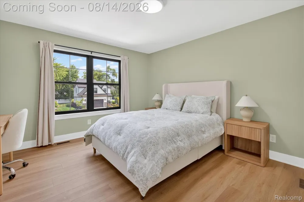 9295 Elmhurst Avenue Plymouth Charter Township, MI 48170