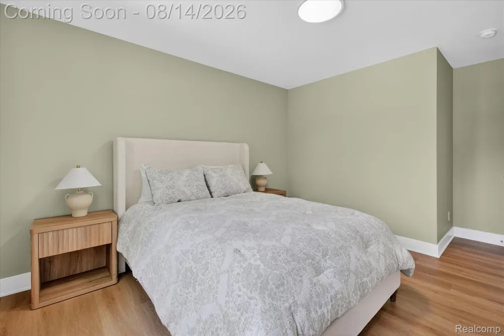 9295 Elmhurst Avenue Plymouth Charter Township, MI 48170