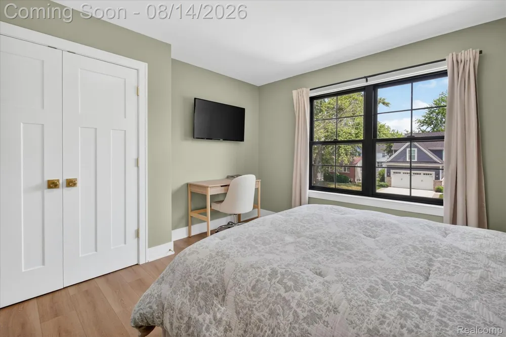9295 Elmhurst Avenue Plymouth Charter Township, MI 48170
