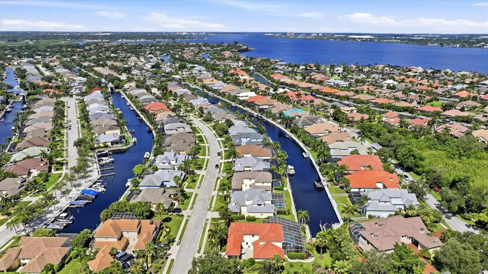 4747 PINNACLE DRIVE Bradenton, FL 34208