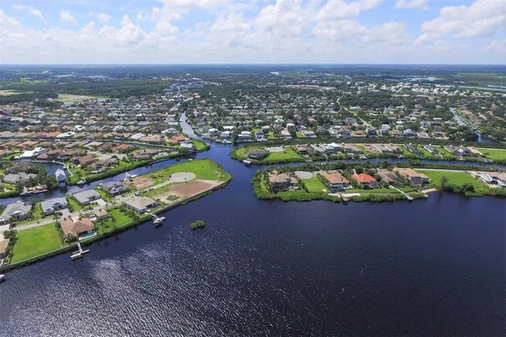 4747 PINNACLE DRIVE Bradenton, FL 34208