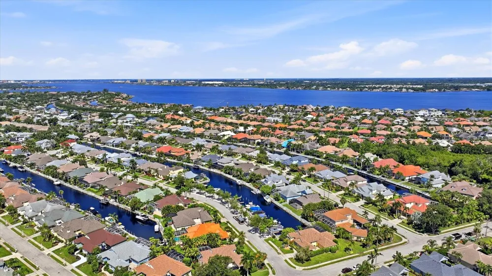 4747 PINNACLE DRIVE Bradenton, FL 34208