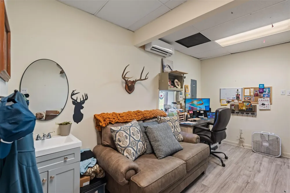29233 Highway 6 Hempstead, TX 77445