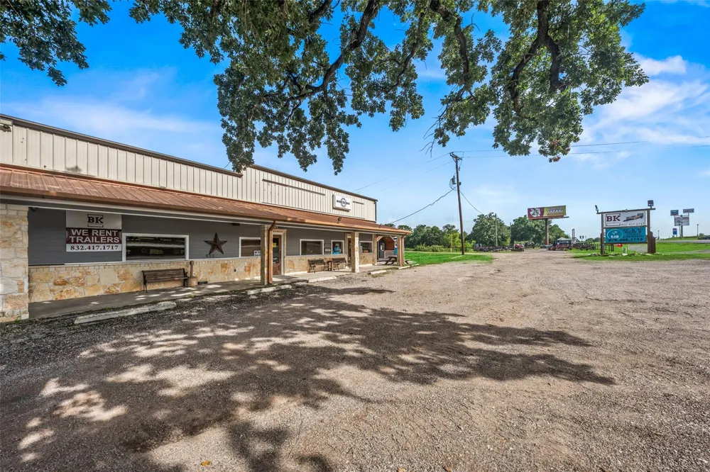 29233 Highway 6 Hempstead, TX 77445