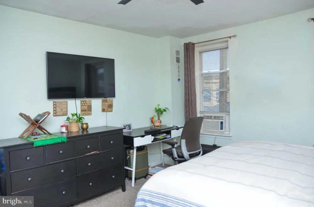 528 VINE STREET Camden, NJ 08102