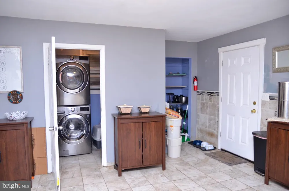 528 VINE STREET Camden, NJ 08102
