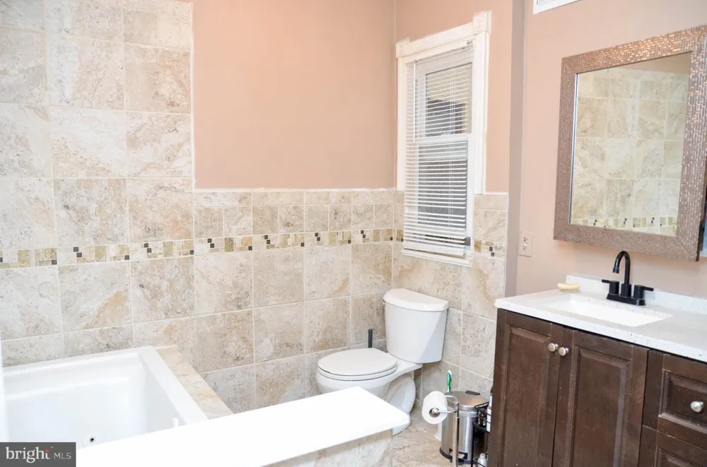 528 VINE STREET Camden, NJ 08102