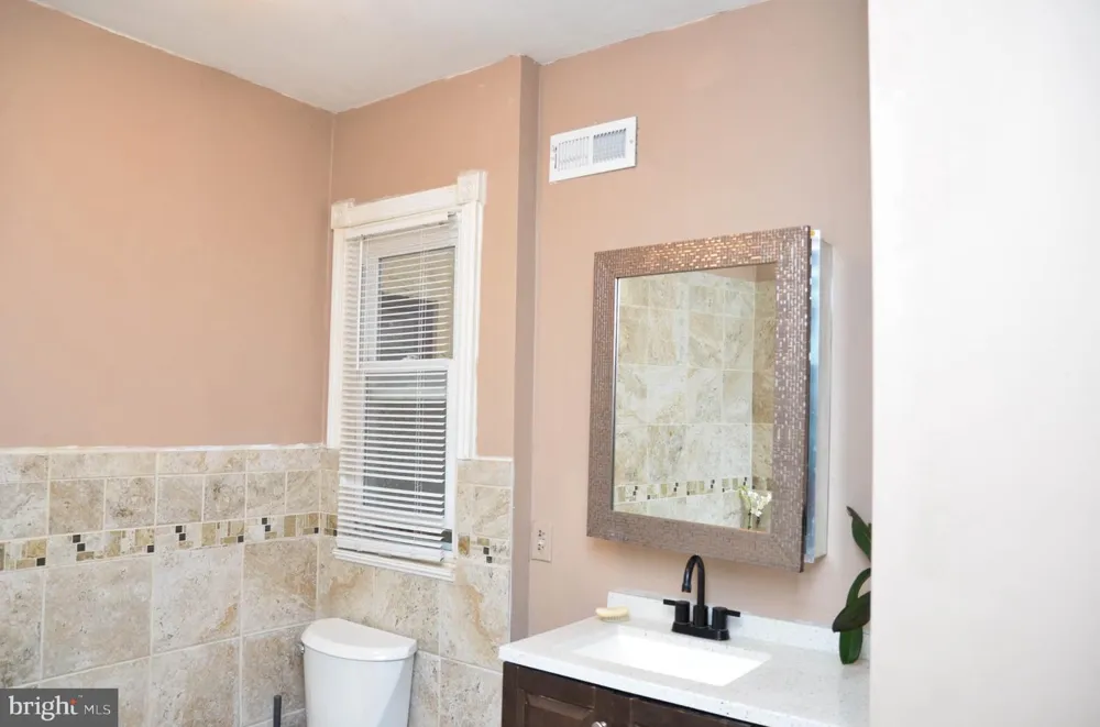 528 VINE STREET Camden, NJ 08102