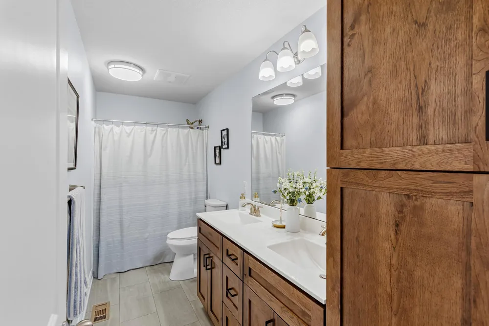 14187 Oneka Parkway Hugo, MN 55038