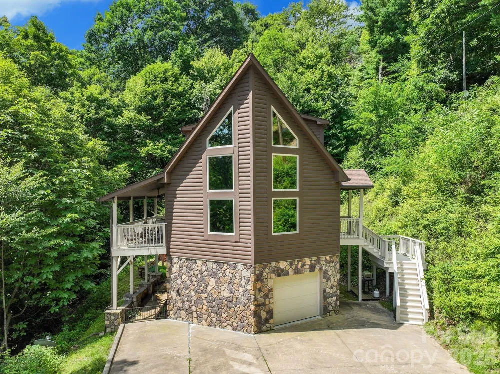 100 Moonshineholler Drive Maggie Valley, NC 28751