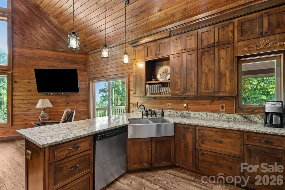 100 Moonshineholler Drive Maggie Valley, NC 28751