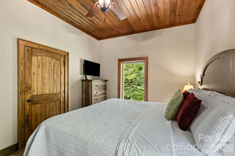 100 Moonshineholler Drive Maggie Valley, NC 28751