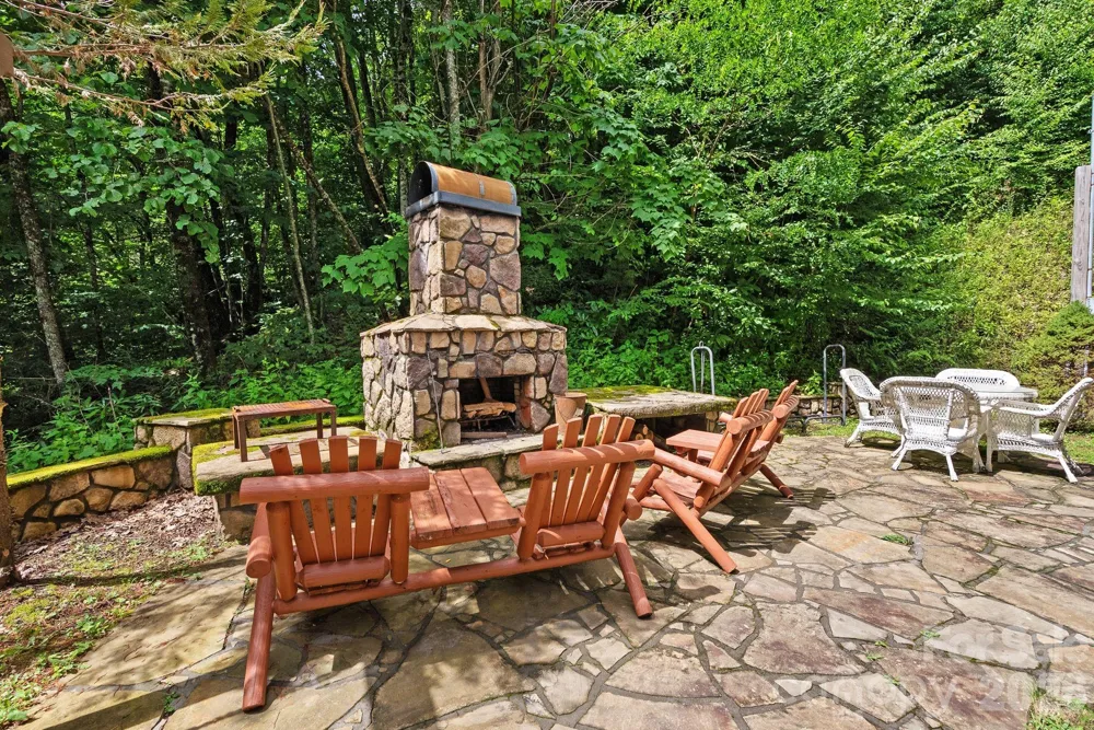 100 Moonshineholler Drive Maggie Valley, NC 28751