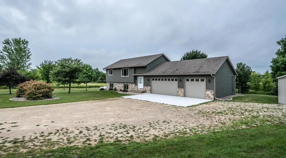 11100 Dupont Court Elko New Market, MN 55020