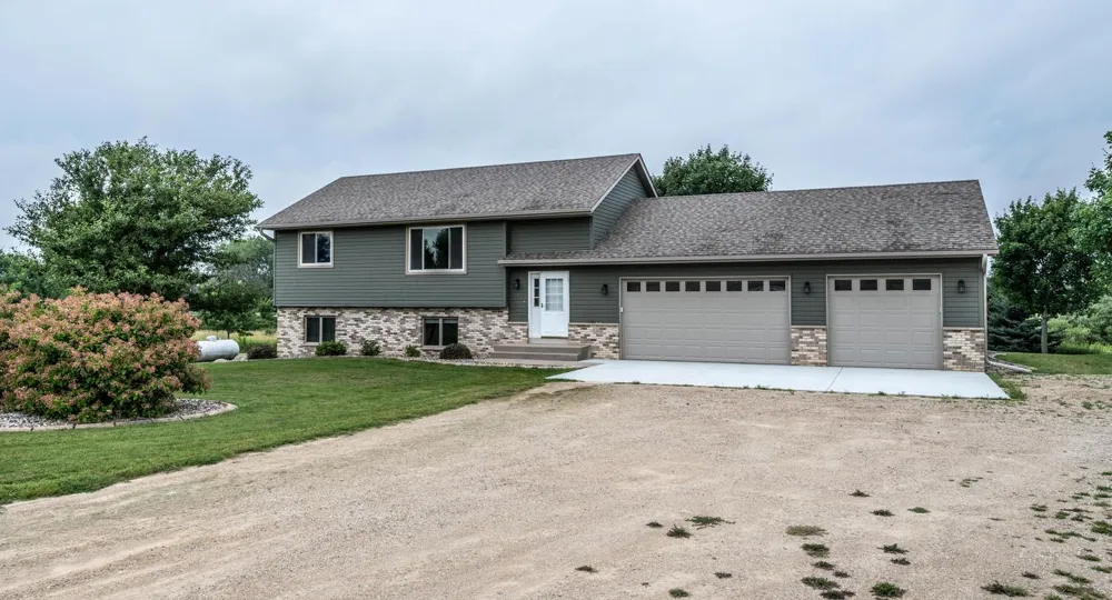 11100 Dupont Court Elko New Market, MN 55020