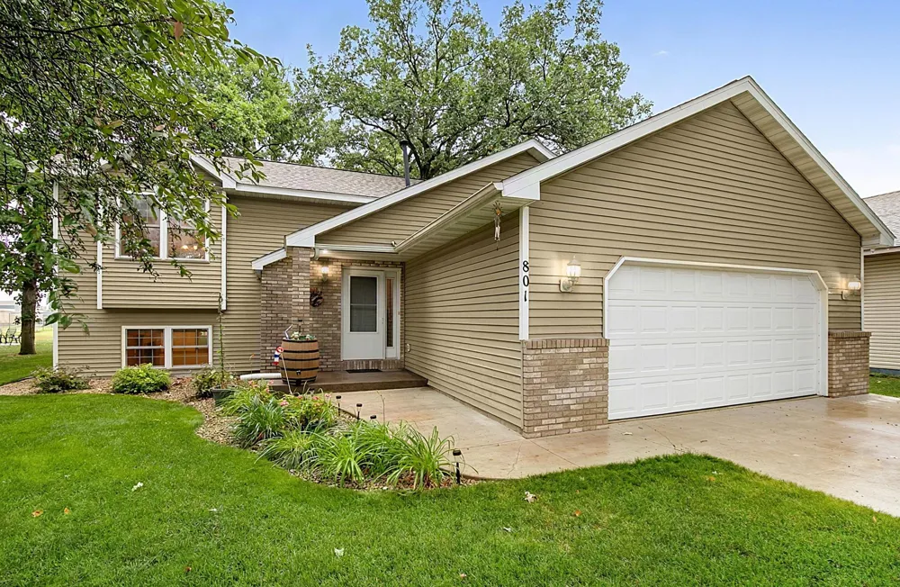 801 Sunwood Park Drive Waite Park, MN 56387