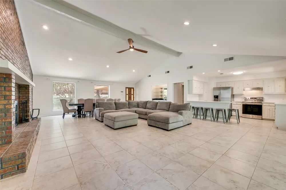 110 LA Jolla Street Mabank, TX 75156