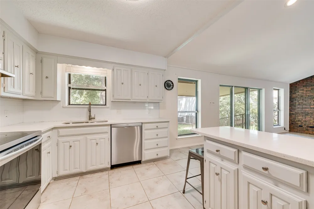 110 LA Jolla Street Mabank, TX 75156